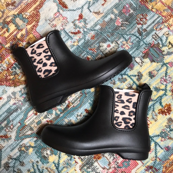 crocs freesail chelsea